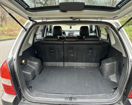 Сірий Хендай Туксон, об'ємом двигуна 2 л та пробігом 218 тис. км за 6900 $, фото 6 на Automoto.ua