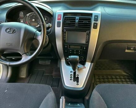 Серый Хендай Туксон, объемом двигателя 2 л и пробегом 164 тыс. км за 9300 $, фото 25 на Automoto.ua