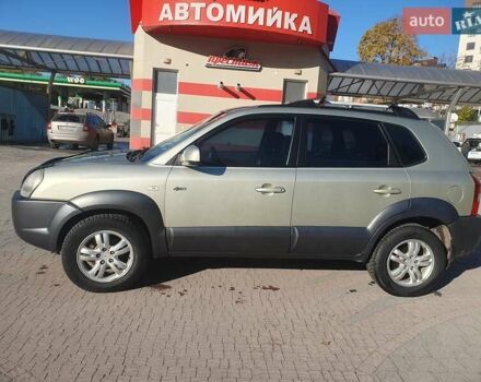 Хендай Туксон 2008 у Тернополі на Automoto.ua Сірий Хендай Туксон, об'ємом двигуна 1.98 л та пробігом 186 тис. км за 6600 $, фото 3 на Automoto.ua