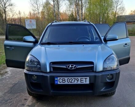 Серый Хендай Туксон, объемом двигателя 2 л и пробегом 220 тыс. км за 8800 $, фото 1 на Automoto.ua