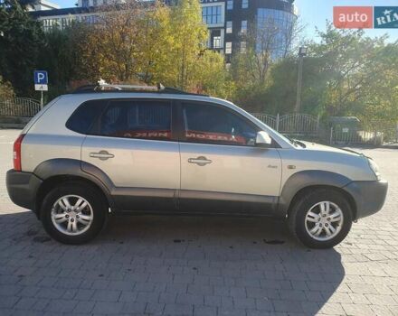 Хендай Туксон 2008 у Тернополі на Automoto.ua Сірий Хендай Туксон, об'ємом двигуна 1.98 л та пробігом 186 тис. км за 6600 $, фото 6 на Automoto.ua