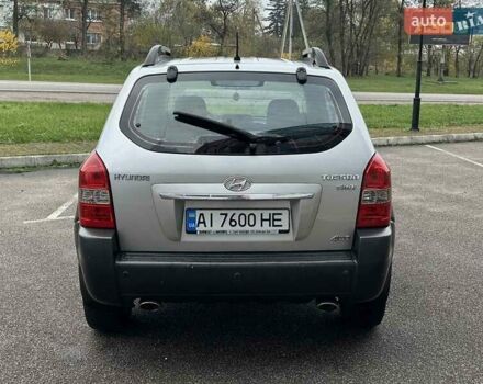 Серый Хендай Туксон, объемом двигателя 2 л и пробегом 263 тыс. км за 7300 $, фото 5 на Automoto.ua