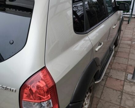 Серый Хендай Туксон, объемом двигателя 2 л и пробегом 190 тыс. км за 9000 $, фото 5 на Automoto.ua