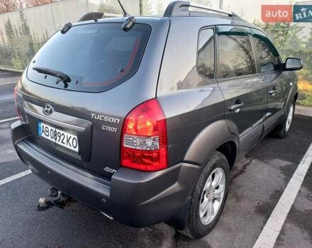 Серый Хендай Туксон, объемом двигателя 1.99 л и пробегом 207 тыс. км за 8000 $, фото 2 на Automoto.ua