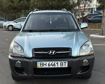 Серый Хендай Туксон, объемом двигателя 1.98 л и пробегом 246 тыс. км за 7500 $, фото 1 на Automoto.ua