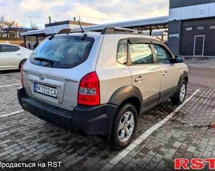 Серый Хендай Туксон, объемом двигателя 2 л и пробегом 195 тыс. км за 8800 $, фото 1 на Automoto.ua