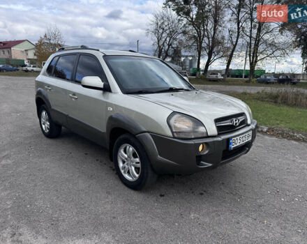 Серый Хендай Туксон, объемом двигателя 2 л и пробегом 228 тыс. км за 6900 $, фото 1 на Automoto.ua