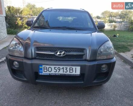 Сірий Хендай Туксон, об'ємом двигуна 2 л та пробігом 156 тис. км за 7400 $, фото 4 на Automoto.ua
