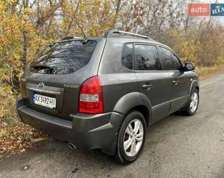 Серый Хендай Туксон, объемом двигателя 1.98 л и пробегом 220 тыс. км за 8500 $, фото 6 на Automoto.ua