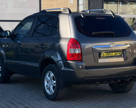 Сірий Хендай Туксон, об'ємом двигуна 2 л та пробігом 195 тис. км за 8300 $, фото 3 на Automoto.ua