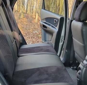 Сірий Хендай Туксон, об'ємом двигуна 1.99 л та пробігом 272 тис. км за 8500 $, фото 11 на Automoto.ua