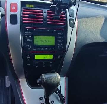 Сірий Хендай Туксон, об'ємом двигуна 1.99 л та пробігом 272 тис. км за 8500 $, фото 16 на Automoto.ua