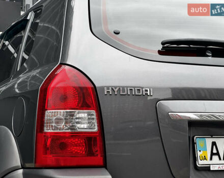 Сірий Хендай Туксон, об'ємом двигуна 2 л та пробігом 213 тис. км за 8500 $, фото 15 на Automoto.ua