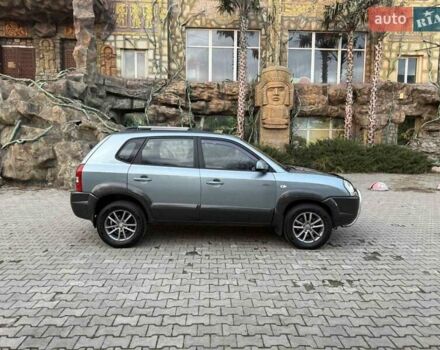 Серый Хендай Туксон, объемом двигателя 2 л и пробегом 217 тыс. км за 8200 $, фото 4 на Automoto.ua