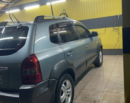 Сірий Хендай Туксон, об'ємом двигуна 2 л та пробігом 195 тис. км за 7500 $, фото 2 на Automoto.ua