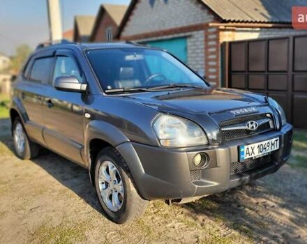 Серый Хендай Туксон, объемом двигателя 1.98 л и пробегом 190 тыс. км за 8500 $, фото 3 на Automoto.ua