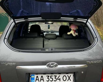 Сірий Хендай Туксон, об'ємом двигуна 1.98 л та пробігом 170 тис. км за 8800 $, фото 19 на Automoto.ua