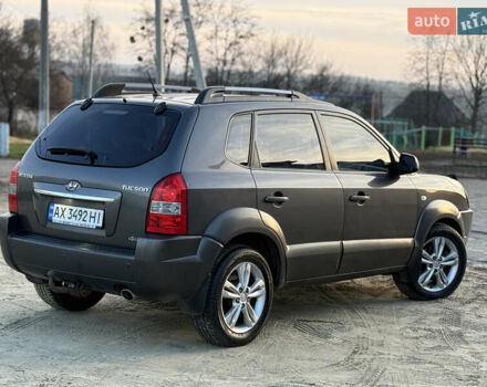 Сірий Хендай Туксон, об'ємом двигуна 1.98 л та пробігом 220 тис. км за 8200 $, фото 8 на Automoto.ua