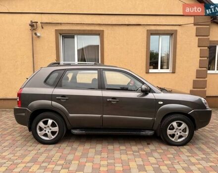 Хендай Туксон 2008 в Миргороде на Automoto.ua Серый Хендай Туксон, объемом двигателя 1.98 л и пробегом 177 тыс. км за 7950 $, фото 12 на Automoto.ua