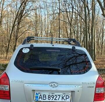 Сірий Хендай Туксон, об'ємом двигуна 1.99 л та пробігом 272 тис. км за 8500 $, фото 4 на Automoto.ua