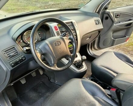 Серый Хендай Туксон, объемом двигателя 2 л и пробегом 234 тыс. км за 2149 $, фото 4 на Automoto.ua