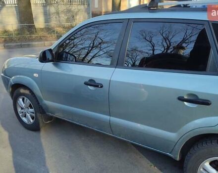 Сірий Хендай Туксон, об'ємом двигуна 1.98 л та пробігом 214 тис. км за 7500 $, фото 2 на Automoto.ua