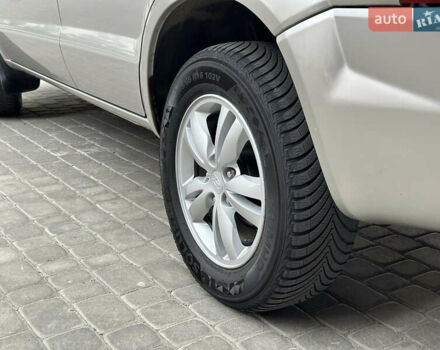 Серый Хендай Туксон, объемом двигателя 2 л и пробегом 240 тыс. км за 7500 $, фото 13 на Automoto.ua