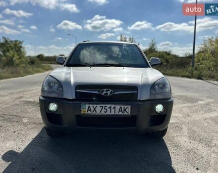 Серый Хендай Туксон, объемом двигателя 2 л и пробегом 173 тыс. км за 8800 $, фото 16 на Automoto.ua