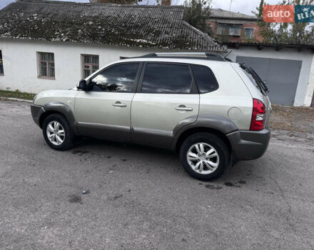Серый Хендай Туксон, объемом двигателя 2 л и пробегом 228 тыс. км за 6900 $, фото 10 на Automoto.ua