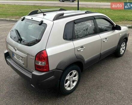 Серый Хендай Туксон, объемом двигателя 2 л и пробегом 263 тыс. км за 7300 $, фото 14 на Automoto.ua