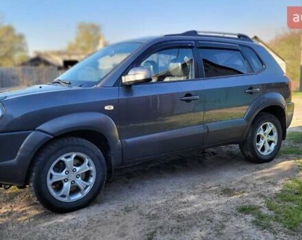 Серый Хендай Туксон, объемом двигателя 1.98 л и пробегом 190 тыс. км за 8500 $, фото 1 на Automoto.ua