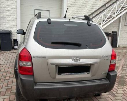 Серый Хендай Туксон, объемом двигателя 2 л и пробегом 330 тыс. км за 6200 $, фото 9 на Automoto.ua
