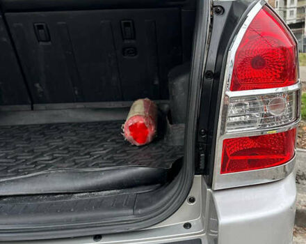 Серый Хендай Туксон, объемом двигателя 1.98 л и пробегом 227 тыс. км за 7700 $, фото 4 на Automoto.ua