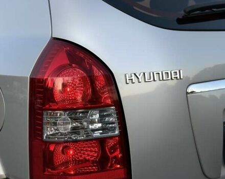 Серый Хендай Туксон, объемом двигателя 1.98 л и пробегом 198 тыс. км за 13000 $, фото 7 на Automoto.ua