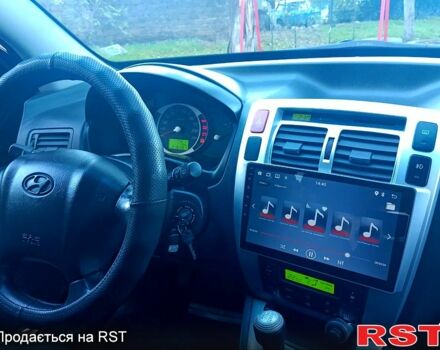 Сірий Хендай Туксон, об'ємом двигуна 2 л та пробігом 216 тис. км за 8200 $, фото 3 на Automoto.ua