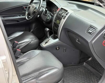 Сірий Хендай Туксон, об'ємом двигуна 2.7 л та пробігом 210 тис. км за 9290 $, фото 18 на Automoto.ua