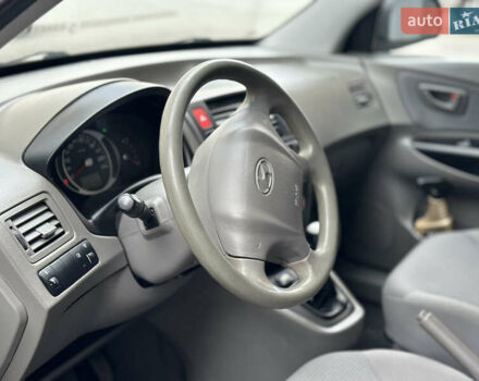 Серый Хендай Туксон, объемом двигателя 2 л и пробегом 240 тыс. км за 7500 $, фото 27 на Automoto.ua