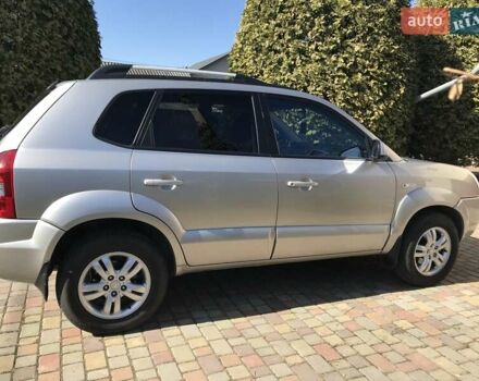 Сірий Хендай Туксон, об'ємом двигуна 1.98 л та пробігом 191 тис. км за 8200 $, фото 4 на Automoto.ua