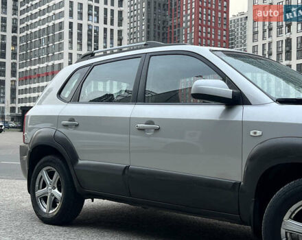 Хендай Туксон 2008 в Киеве на Automoto.ua Серый Хендай Туксон, объемом двигателя 2 л и пробегом 187 тыс. км за 7250 $, фото 11 на Automoto.ua