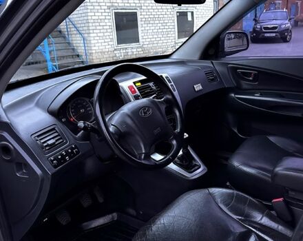 Сірий Хендай Туксон, об'ємом двигуна 2 л та пробігом 240 тис. км за 7850 $, фото 6 на Automoto.ua