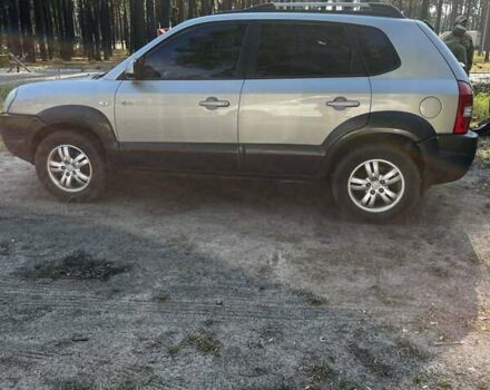 Сірий Хендай Туксон, об'ємом двигуна 2 л та пробігом 370 тис. км за 7500 $, фото 7 на Automoto.ua
