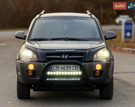 Хендай Туксон 2008 у Мене на Automoto.ua Сірий Хендай Туксон, об'ємом двигуна 1.98 л та пробігом 242 тис. км за 7600 $, фото 1 на Automoto.ua