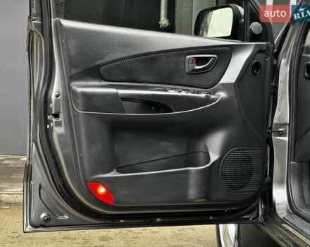 Сірий Хендай Туксон, об'ємом двигуна 2 л та пробігом 213 тис. км за 8500 $, фото 20 на Automoto.ua