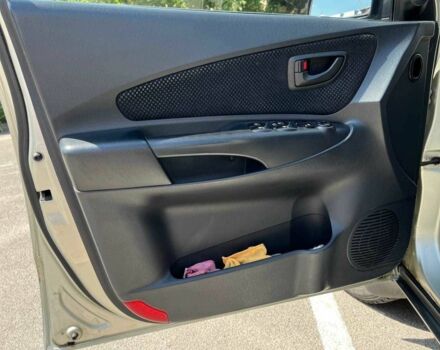 Серый Хендай Туксон, объемом двигателя 2 л и пробегом 265 тыс. км за 7599 $, фото 19 на Automoto.ua