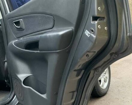 Сірий Хендай Туксон, об'ємом двигуна 1.98 л та пробігом 170 тис. км за 8800 $, фото 13 на Automoto.ua