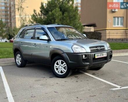 Серый Хендай Туксон, объемом двигателя 2 л и пробегом 48 тыс. км за 11800 $, фото 1 на Automoto.ua