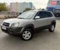 Серый Хендай Туксон, объемом двигателя 2 л и пробегом 163 тыс. км за 7800 $, фото 3 на Automoto.ua