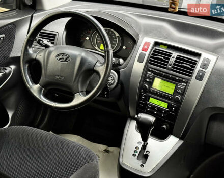 Сірий Хендай Туксон, об'ємом двигуна 2 л та пробігом 213 тис. км за 8500 $, фото 1 на Automoto.ua