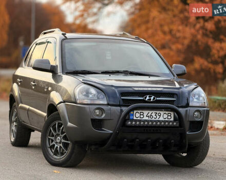 Хендай Туксон 2008 у Мене на Automoto.ua Сірий Хендай Туксон, об'ємом двигуна 1.98 л та пробігом 242 тис. км за 7600 $, фото 4 на Automoto.ua