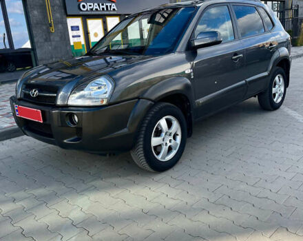 Сірий Хендай Туксон, об'ємом двигуна 2 л та пробігом 172 тис. км за 8550 $, фото 2 на Automoto.ua
